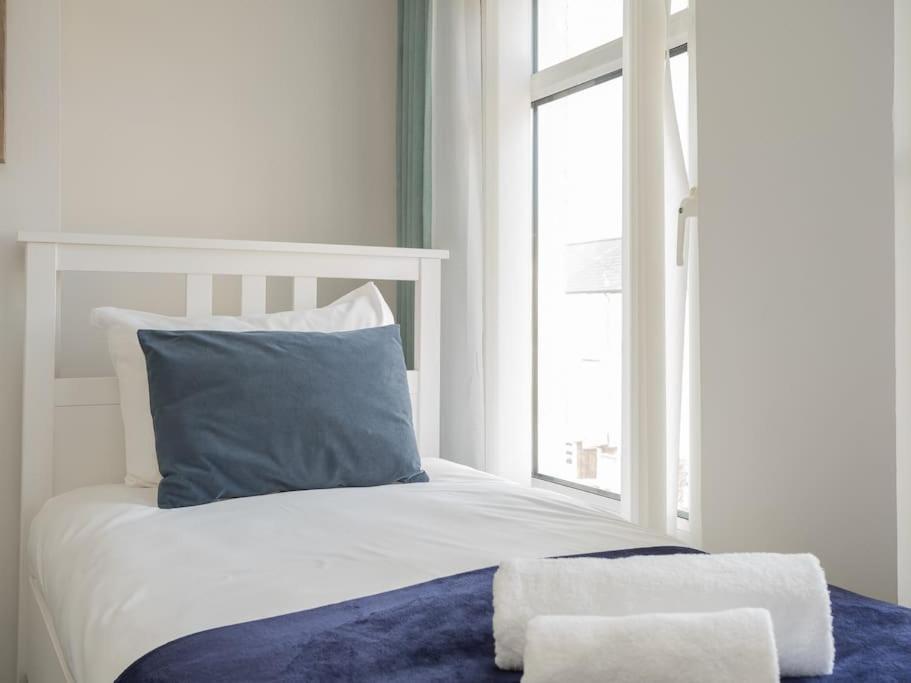 Cozy Townhouse, Walking Distance To Belfast City Exterior photo